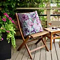 Poszewka na poduszkę 45x45 cm z tkaniny wodoodpornej na taras oraz balkon zdobiona nadrukiem subtelnych kwiatów różowo, fioletowa GARDEN Eurofirany