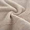 Ręcznik kąpielowy 50x90 cm bawełniany kolor beżowy z koronką oraz subtelnym haftem 500 g/m2 SISI Eurofirany