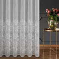 Firana szyta na przelotkach biało srebrna z matowej tkaniny ADEN haftowanej w botaniczny wzór, wykończona obciążnikiem