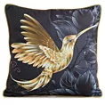 Poszewka na poduszkę 45x45 cm welwetowa, dwustronna z motywem złotego kolibra z wypustką na brzegach czarno, złota VELVET 135 EUROFIRANY PREMIUM