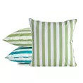 Poszewka na poduszkę 45x45 cm z tkaniny wodoodpornej do ogrodu i na taras zdobiona pasami niebiesko, biała GARDEN 6 Eurofirany