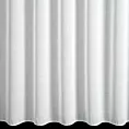 Firana szyta na flexach biała z gładkiej matowej tkaniny, wykończonej obciążnikiem