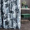 Zasłona szyta na taśmie fala MARINA biało granatowa z miękkiej tkaniny typu blackout drukowanej w egzotyczne liście