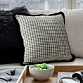 Poszewka na poduszkę 45x45 cm welwetowa w pepitkę zdobiona frędzlami na brzegach jasnopopielata, czarna PEPITKA Eurofirany