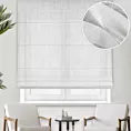Roleta rzymska biała z gładkiej, miękkiej etaminy z delikatnie zarysowanym wzorem w prążki, wykończona obciążnikiem