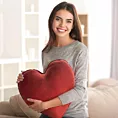 Poduszka w kształcie serca 45 x 45 cm z welurowej tkaniny czerwona Eurofirany