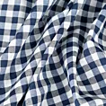 Poszewka szyta biało ciemnoniebieska z delikatnej tkaniny w kratkę