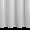 Firana szyta na przelotkach biała z miękkiej tkaniny o lekkim splocie i delikatnym połysku, wykończona obciążnikiem