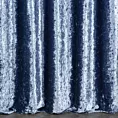 Zasłona szyta na przelotkach niebieska z miękkiej tkaniny welwetowej z efektem kreszowania