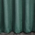 Zasłona szyta na taśmie fala ciemnozielona z tkaniny z dodatkiem połyskującej nici, z widocznym ozdobnym splotem