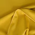 Obrus szyty żółty z gładkiej tkaniny zaciemniającej typu dimout wykończona obciążnikiem