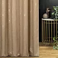 Zasłona szyta na taśmie fala beżowo złocista z miękkiej tkaniny o strukturze weluru z połyskliwym nadrukiem