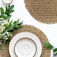 Podkładka okrągła na stół beżowa średnica 38 cm JOAN pleciona z frędzlami Eurofirany