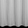 Firana szyta na przelotkach biała z miękkiej tkaniny o delikatnym efekcie deszczyku, wykończona obciążnikiem