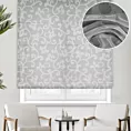 Roleta rzymska srebrna z miękkiej tkaniny o delikatnym połysku z nowoczesnym wzorem burnout, wykończona obciążnikiem