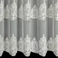 Firana szyta na taśmie 8 cm kremowa z tkaniny typu aden z efektem delikatnego deszczyku, zdobionej haftem łańcuszkowym we wzór ornamentowy