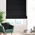 Roleta rzymska czarna z gładkiej tkaniny zaciemniającej typu dimout wykończona obciążnikiem