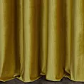 Zasłona szyta na przelotkach musztardowa z tkaniny welwetowej w pionowe prążki, wykończona obciążnikiem