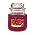 Średnia świeca zapachowa w szklanym słoiku z pokrywką YANKEE CANDLE o zapachu Black cherry