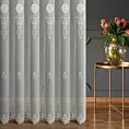 Firana szyta na taśmie fala naturalno popielata z delikatnej tkaniny typu aden, wykończonej kordonkowym haftem Italissima Eva Minge