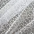 Firana szyta na tunelu biało srebrna z delikatnie połyskującej tkaniny typu PERU, zdobionej haftem oraz cekinami