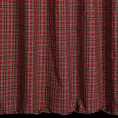 Zasłona szyta na przelotkach czerwono zielona z delikatnej tkaniny w kratkę zdobionej lurex nicią
