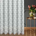 Firana szyta na flexach biało srebrna z tkaniny typu BATYST z delikatnie połyskującym, geometrycznym nadrukiem na całości tkaniny, wykończona obciążnikiem