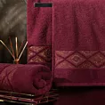 Ręcznik kąpielowy 50x90 cm bawełniany kolor bordowy z ozdobną geometryczną bordiurą AZARI Eurofirany