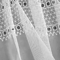 Firana szyta na taśmie 5 cm biała z matowej tkaniny ADEN zdobionej haftem w drobny geometryczny wzór
