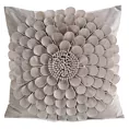 Poszewka na poduszkę 45 x 45 cm z welwetu kolor beżowy zdobiona kwiatem 3D FLORES 2 Eurofirany