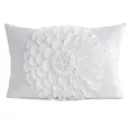 Poszewka na poduszkę 30 x 50 cm z welwetu kolor kremowy zdobiona kwiatem 3D FLORES 2 Eurofirany