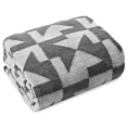 Koc bawełniano-akrylowy 150x200 cm jasnoszaro, stalowy z motywem geometrycznym AKRYL 22 EUROFIRANY PREMIUM