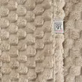 Narzuta na fotel-koc  70x160 cm beżowa miękka i miła w dotyku z wytłaczanym wzorem jodełki CINDY 5 DESIGN 91 Eurofirany