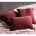 Poszewka na poduszkę 45x45 cm bordowa szenilowa zdobiona pionowym pasem z welwetu CARLA 02 Eurofirany