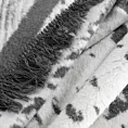 Koc bawełniano-akrylowy 220x240 cm stalowo, biały z designerskim wzorem zakończony frędzlami AKRYL EVA MINGE Eurofirany