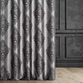 Zasłona szyta na taśmie fala popielata z tkaniny w klasyczny wzór ornamentowy z drobnym błyszczącym akcentem