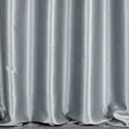 Zasłona szyta na taśmie fala srebrna z błyszczącej tkaniny zaciemniającej