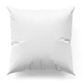 Poszewka szyta biała z gładkiej tkaniny typu dimout wykończona obciążnikiem