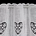 Tkanina firanowa zazdrostka z etaminy zdobiona haftowanymi ażurowymi sercami Eurofirany