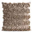 Poszewka na poduszkę 45 x 45 cm z welwetu kolor ciemnobeżowy zdobiona 3D aplikacją róż ROSES Eva Minge Eurofirany