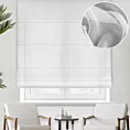 Roleta rzymska biała z delikatnej cienkiej matowej etaminy wykończonej obciążnikiem