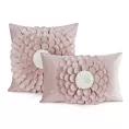 Poszewka na poduszkę 30 x 50 cm z welwetu kolor pudrowy zdobiona kwiatem 3D FLORES 2 Eurofirany