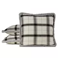 Poszewka na poduszkę 45x45 cm bawełniana w kratkę z bokami obszytymi futerkiem biało, stalowa Eurofirany