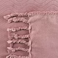 Koc flano 150x200 cm pudrowy z wytłaczanym wzorem i dekoracyjnymi frędzlami EMMA Eurofirany