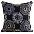 Poszewka na poduszkę 45x45 cm z tkaniny wodoodpornej na taras oraz balkon zdobiona nadrukiem z motywem mandali czarno, beżowa GARDEN Eurofirany