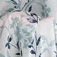 Firana biało, niebieska półprzezroczysta z lekkiej matowej etaminy z nadrukiem kwiatów 140x250 cm przelotka FIONA Eurofirany