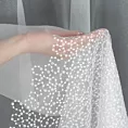 Firana szyta na tunelu biało srebrna z delikatnie połyskującej tkaniny typu PERU, zdobionej haftem oraz cekinami