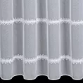 Firana szyta na tunelu biała z tkaniny typu aden zdobiona aplikacją wykończona obciążnikiem