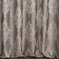 Zasłona szyta na taśmie fala ciemnobeżowo srebrna z eleganckiej tkaniny w duży ornamentowy wzór