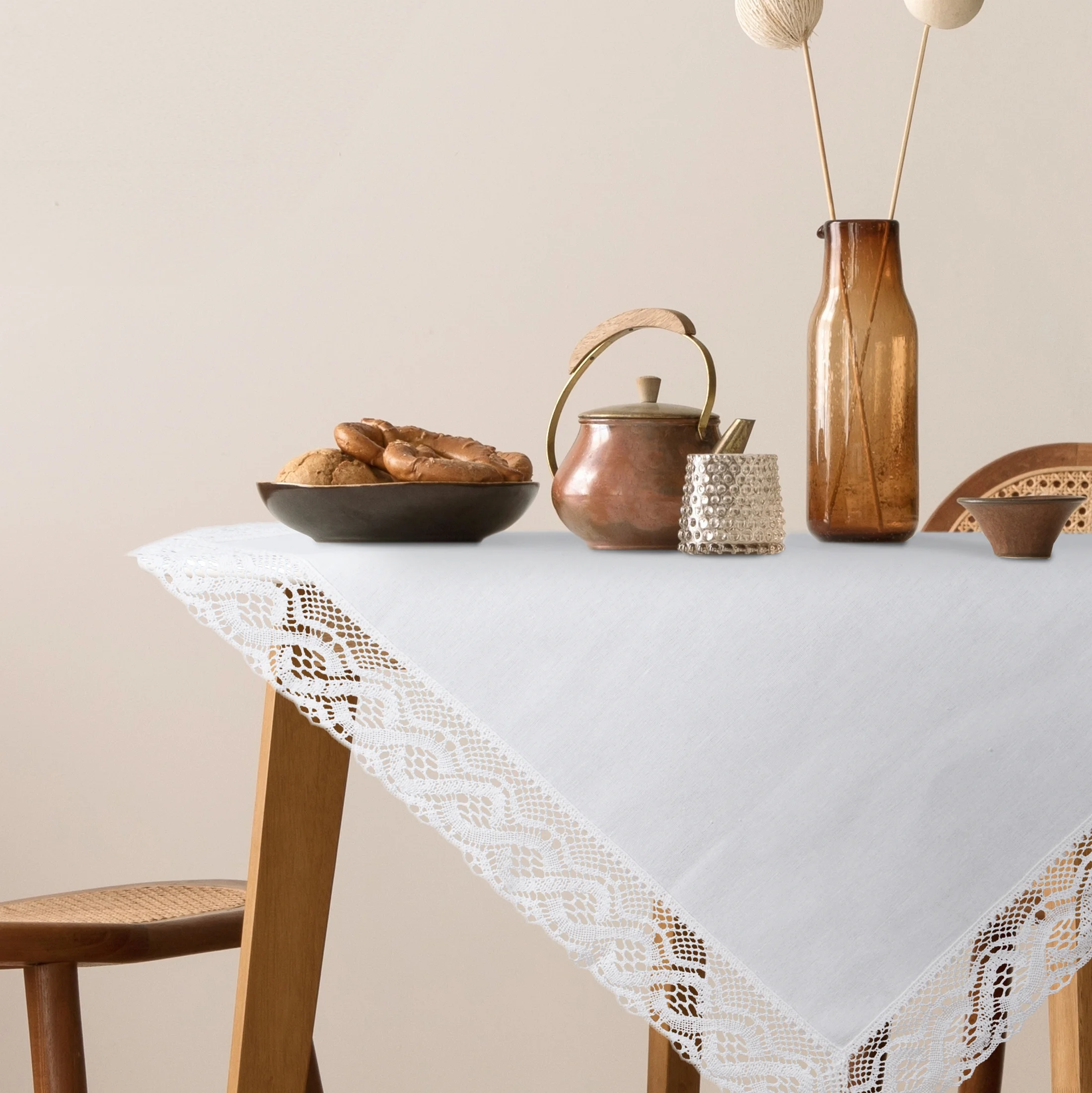 Obrus na stół 85x85 cm biały zdobiony koronką - SUSAN - Eurofirany